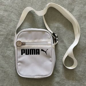 white crossbody bag!! WANT IT GONE ASAP